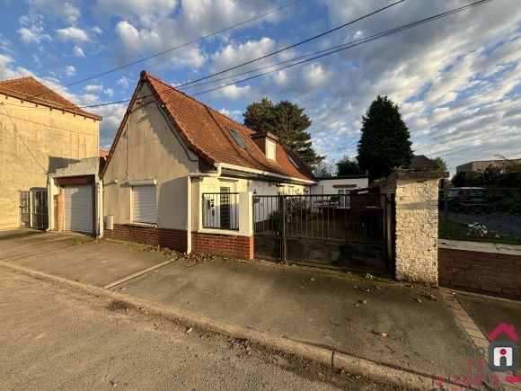 CHEMY, INDIVIDUELLE 89M² ET BATIE SUR 145M² DE TERRAIN CLOS.